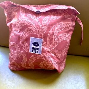 Rainkiss rain poncho - Snakes On A Poncho!